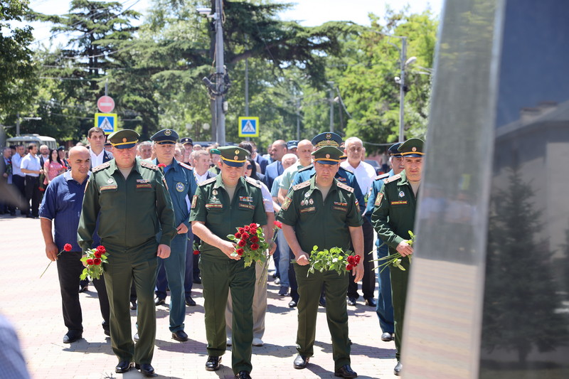 2547yai. Алан Гаглоев почтил память героев-миротворцев