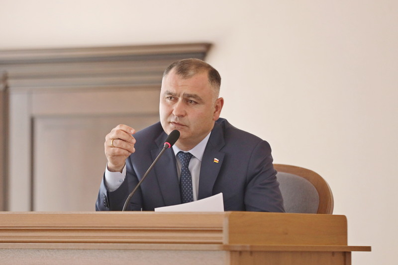 8gadp2e4. Алан Гаглоев принял участие в работе сессии Парламента Республики Южная Осетия