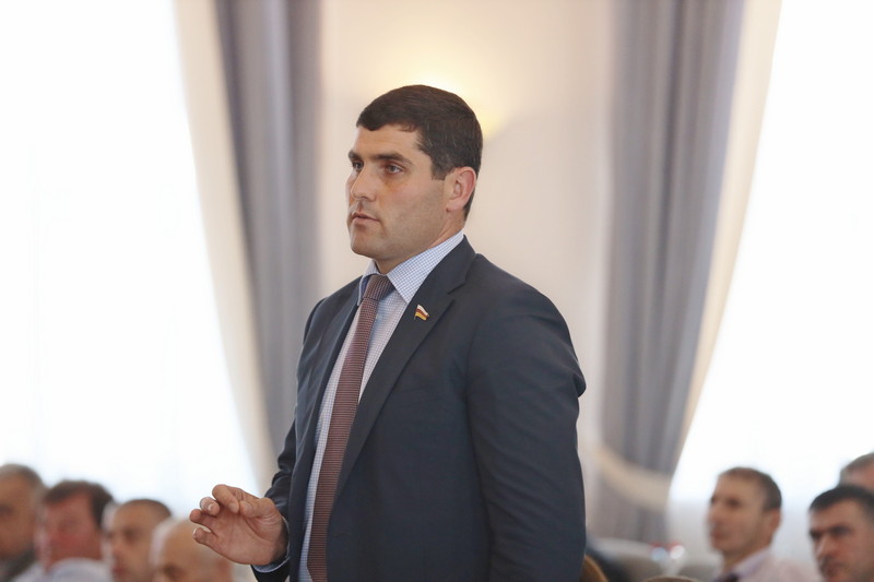 tdhw6_n. Алан Гаглоев принял участие в работе сессии Парламента Республики Южная Осетия