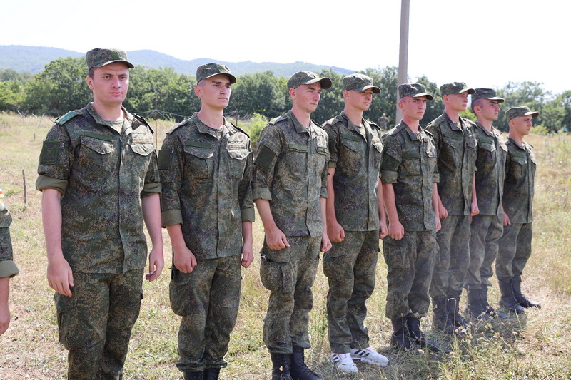 8c37phlb. Алан Гаглоев посетил учебный центр военной подготовки «Барс»