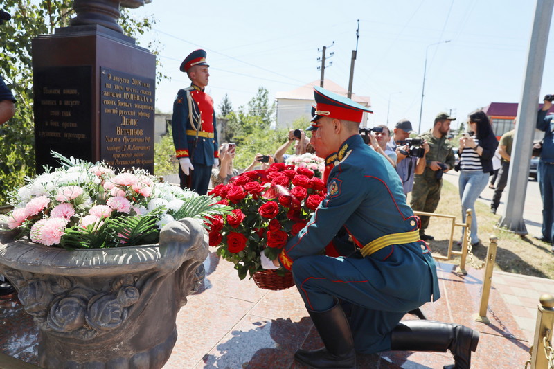 bargfl55. Церемония возложения цветов к местам гибели защитников Отечества