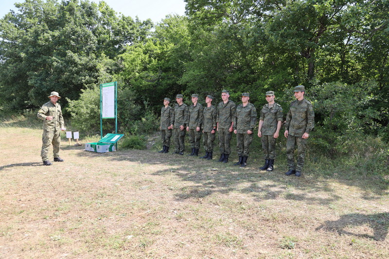 c6uvte4. Алан Гаглоев посетил учебный центр военной подготовки «Барс»