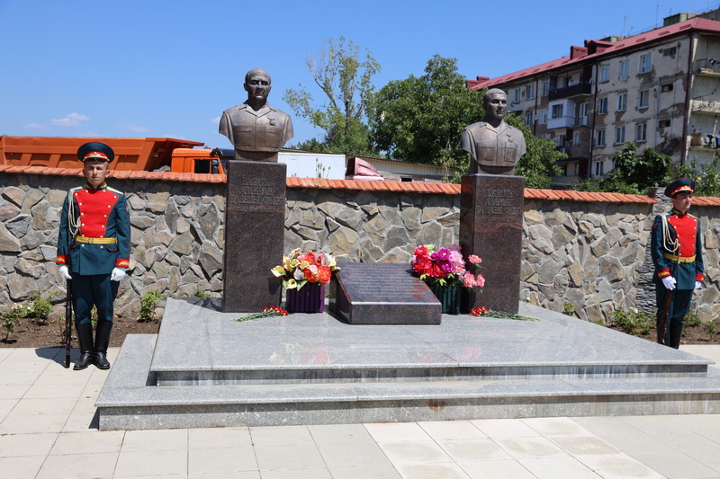 ckgjc_g. Церемония возложения цветов к местам гибели защитников Отечества