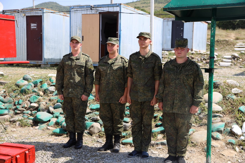 jusxgvcy. Алан Гаглоев посетил учебный центр военной подготовки «Барс»