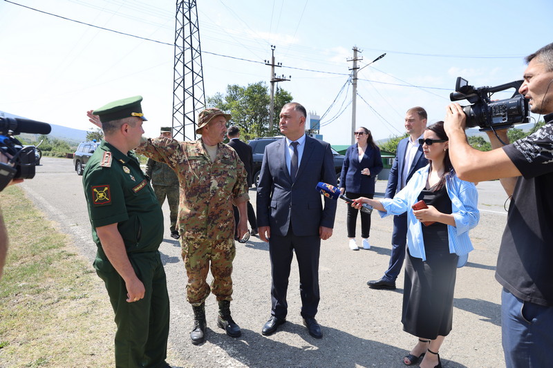 kxynfs3g. Алан Гаглоев посетил учебный центр военной подготовки «Барс»