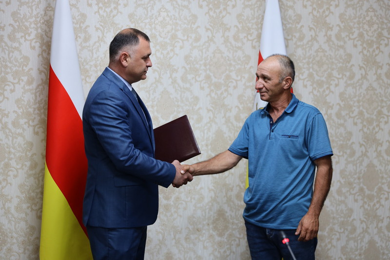m2rifyn_. Алан Гаглоев наградил почетными грамотами работников РГУП «Водоканал»