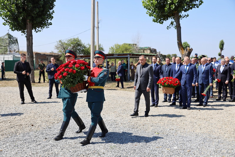 md7tfhhh. Церемония возложения цветов к местам гибели защитников Отечества