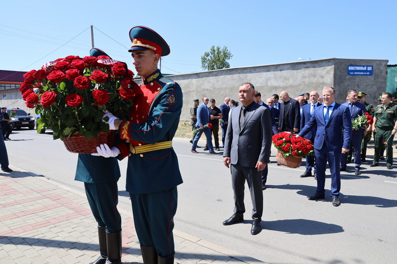 nenlhnn_. Церемония возложения цветов к местам гибели защитников Отечества