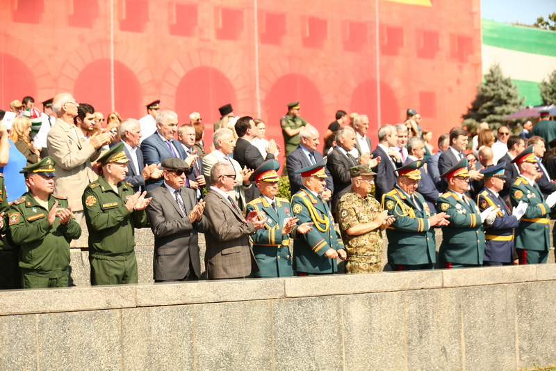 0k9b2pyp. Военный парад в честь 30-летия со Дня Победы и Независимости Республики Абхазия
