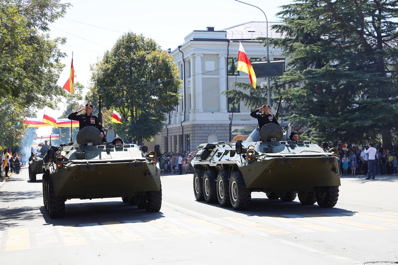 f_iae46d. Военный парад в честь празднования 33-й годовщины Республики Южная Осетия