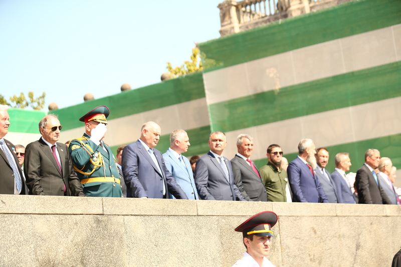 ffkt8892. Алан Гаглоев принимает участие в торжествах по случаю Дня Победы и Независимости Абхазии