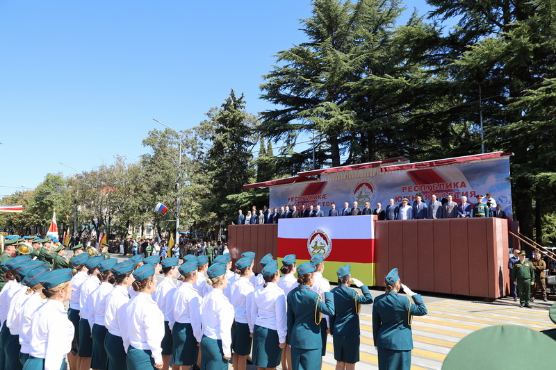 nsz2q0qn. Военный парад в честь празднования 33-й годовщины Республики Южная Осетия