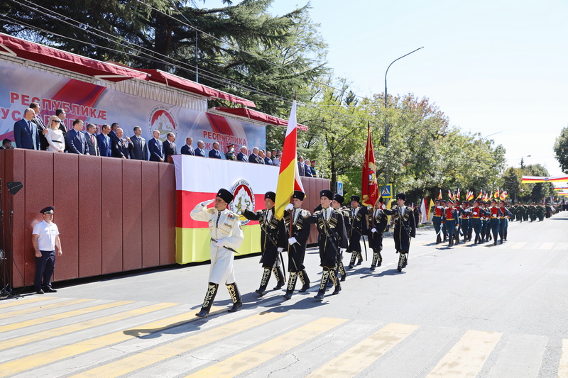 q8ajft8. Военный парад в честь празднования 33-й годовщины Республики Южная Осетия