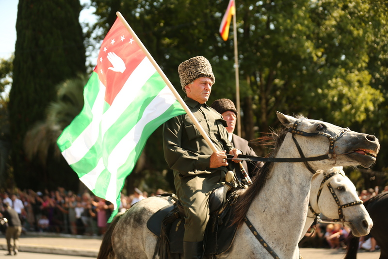 t5maqon1. Военный парад в честь 30-летия со Дня Победы и Независимости Республики Абхазия
