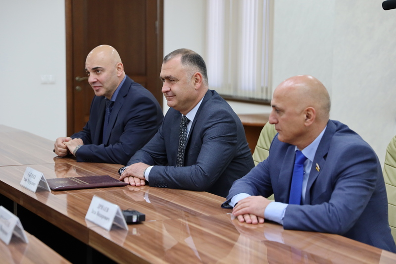 4gso9i_4. Встреча с делегацией Карачаево-Черкесской Республики