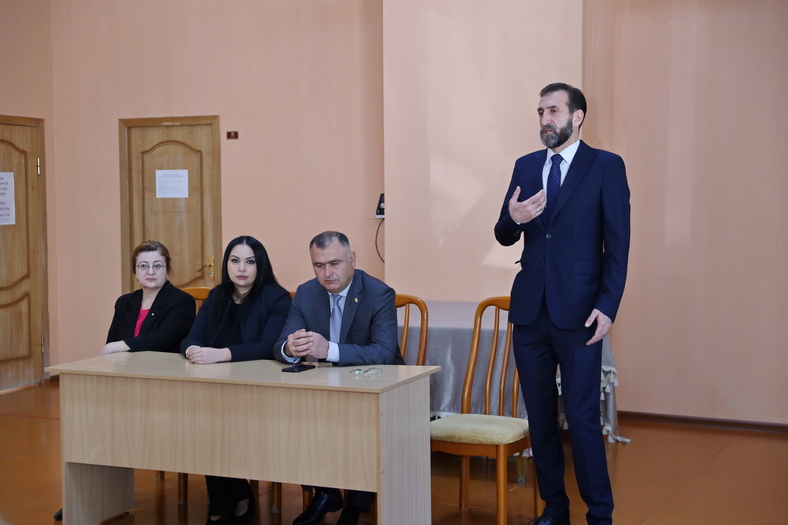 wpb356_. Алан Гаглоев представил коллективу Министерства здравоохранения и социального развития нового руководителя
