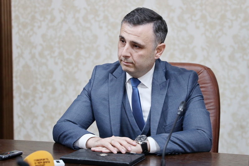 hoaj_eo. Алан Гаглоев представил Министерству труда и социальной защиты нового руководителя