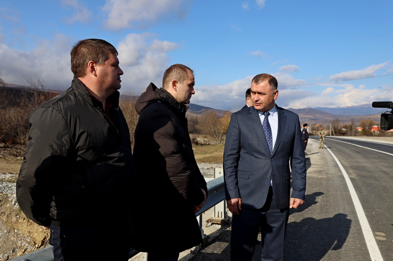 vz838h8n. Алан Гаглоев проинспектировал качество работ на новом мосту в микрорайоне «Северный»