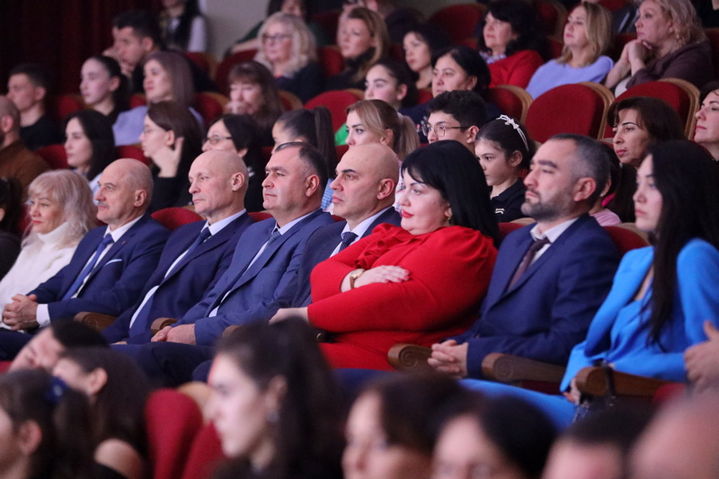 x9ecwfs1. Алан Гаглоев посетил юбилейный концерт Государственного ансамбля песни и танца «Симд»