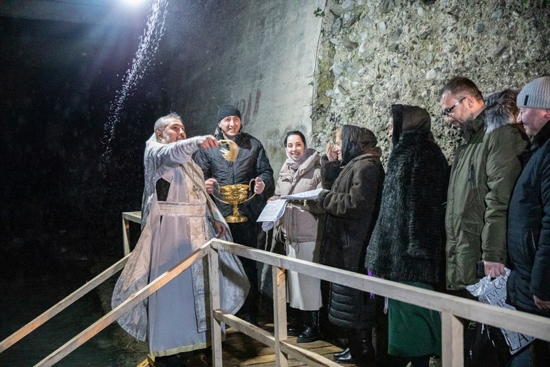 x8m57ued. Алан Гаглоев поздравил православных христиан со светлым праздником Крещения Господня