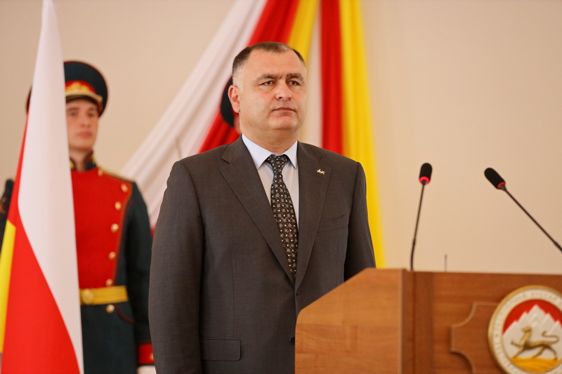 Торжественное собрание, посвященное 32-й годовщине принятия Акта провозглашения независимости Республики Южная Осетия
