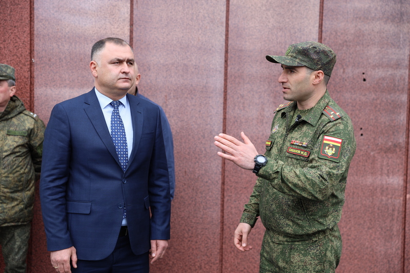 Алан Гаглоев посетил генеральную репетицию военного парада ко Дню Победы