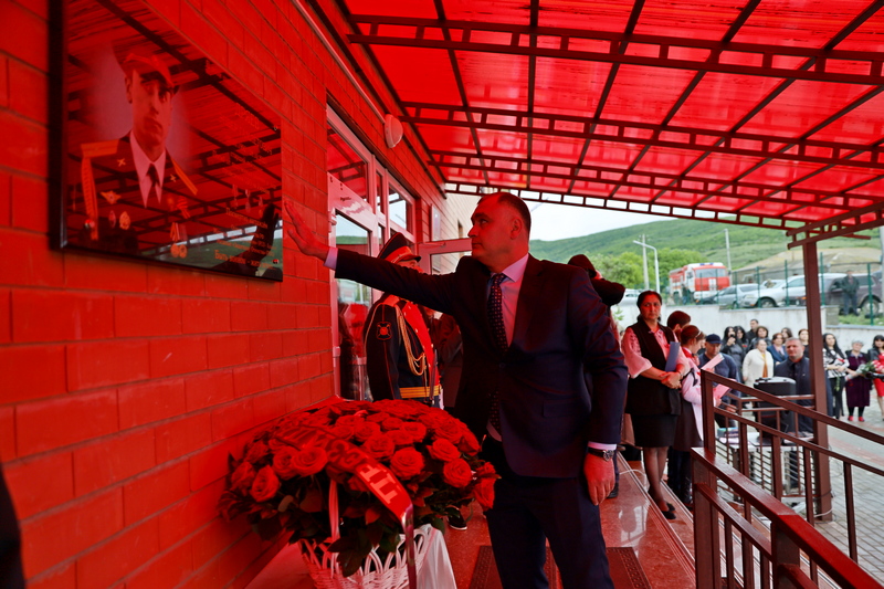 Алан Гаглоев принял участие в открытии мемориальной доски Энверу Дряеву