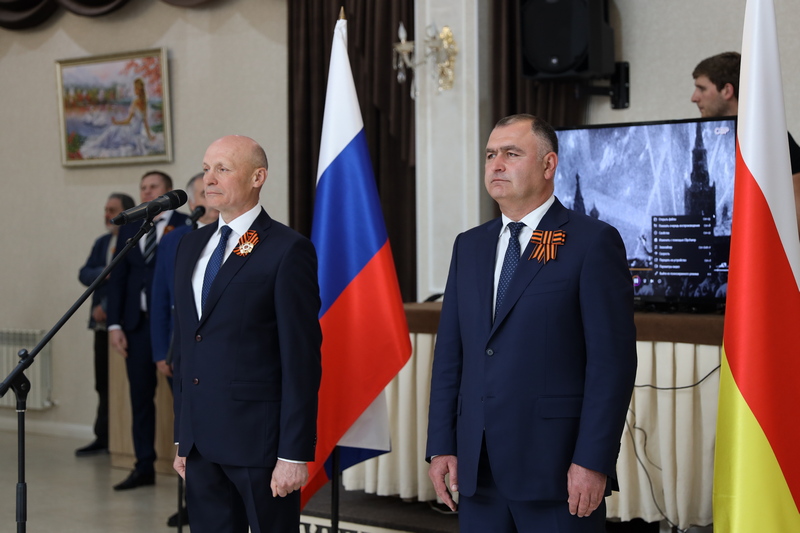 Алан Гаглоев посетил торжественный прием по случаю празднования Дня Победы