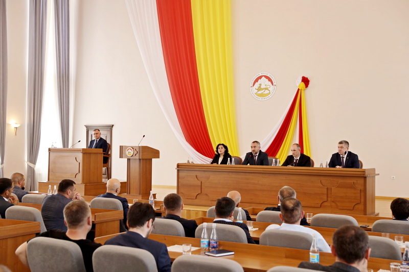 Алан Гаглоев принял участие в работе первого заседания Парламента VIII созыва