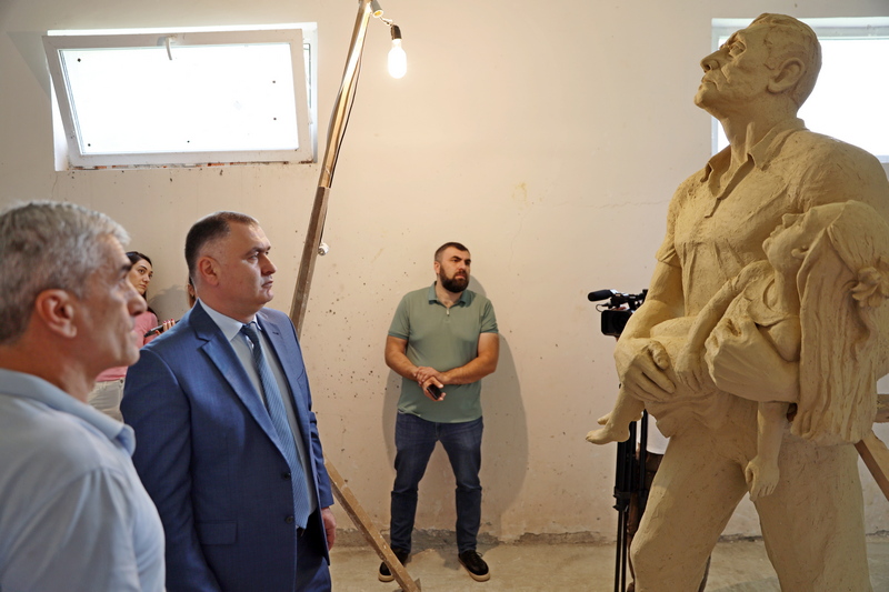Алан Гаглоев ознакомился с ходом работ по созданию памятника жертвам Бесланской трагедии