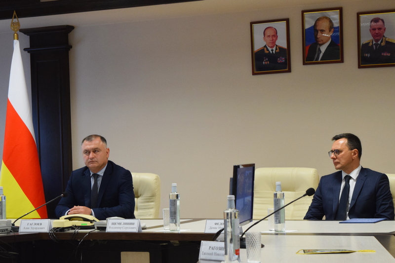 Алан Гаглоев поздравил сотрудников Пограничного управления ФСБ России в Республике Южная Осетия с профессиональным праздником