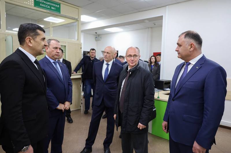 Алан Гаглоев и Сергей Кириенко осмотрели офис для работы сотрудников ПАО «ПСБ»