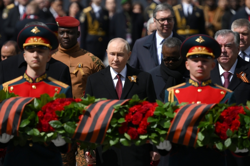 Церемония возложения цветов к Могиле Неизвестного солдата