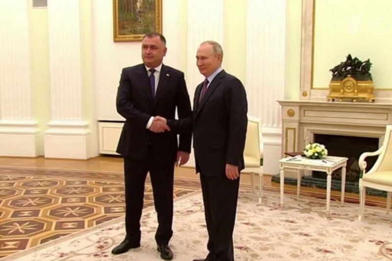Владимир Путин поздравил Алана Гаглоева с 80-й годовщины Победы в Великой Отечественной войне