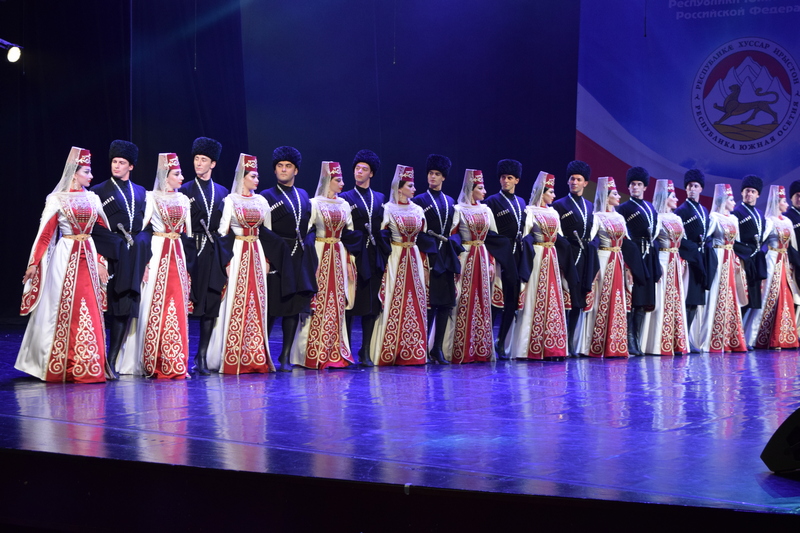 29l8x1tw. Алан Гаглоев посетил концерт Государственного ансамбля песни и танца «Симд»