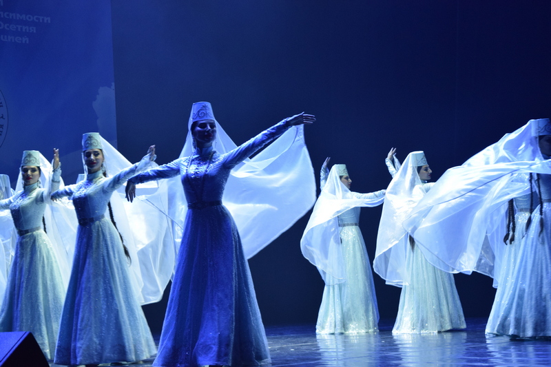 copjsxjh. Алан Гаглоев посетил концерт Государственного ансамбля песни и танца «Симд»