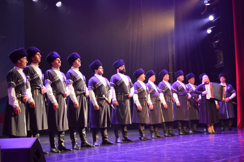 k54k8mcq. Алан Гаглоев посетил концерт Государственного ансамбля песни и танца «Симд»