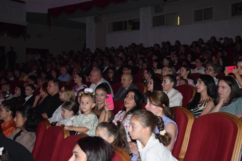 l62pco4u. Алан Гаглоев посетил концерт Государственного ансамбля песни и танца «Симд»