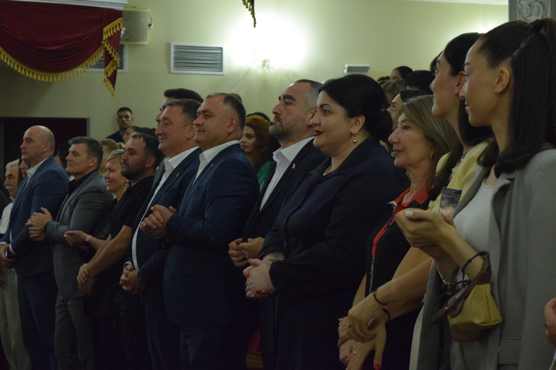 pd2a8cmx. Алан Гаглоев посетил концерт Государственного ансамбля песни и танца «Симд»