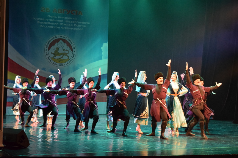 wreiv0dd. Алан Гаглоев посетил концерт Государственного ансамбля песни и танца «Симд»