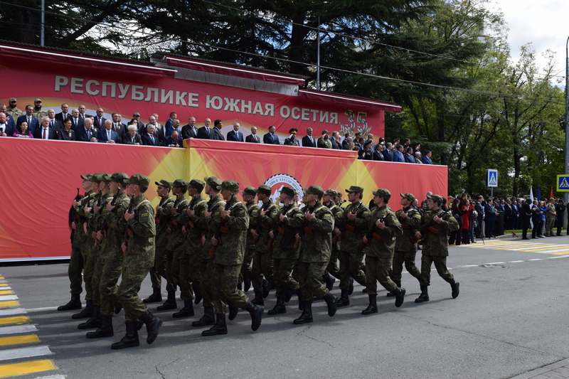 0skqsijt. Военный парад в честь празднования 35-й годовщины Республики Южная Осетия