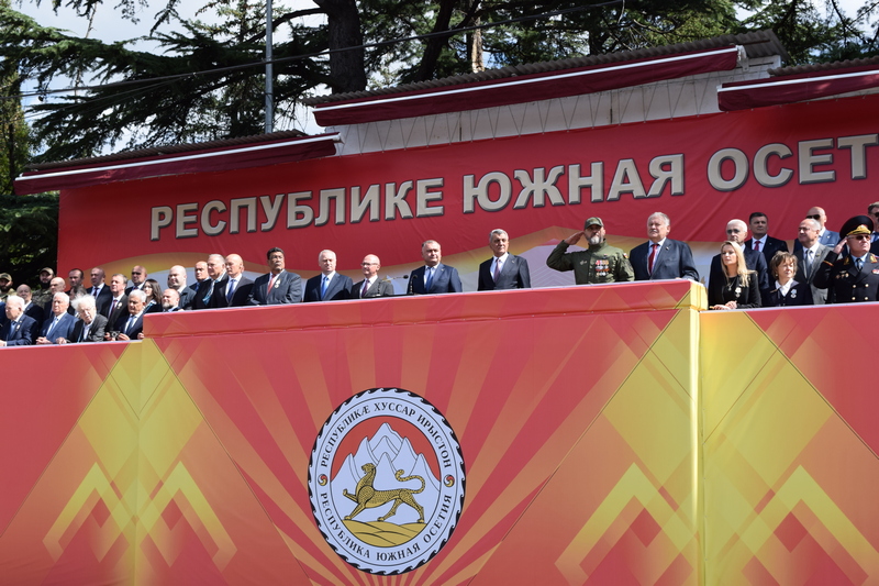 flnowi8. Военный парад в честь празднования 35-й годовщины Республики Южная Осетия