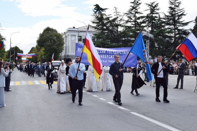 fz77huqu. Военный парад в честь празднования 35-й годовщины Республики Южная Осетия