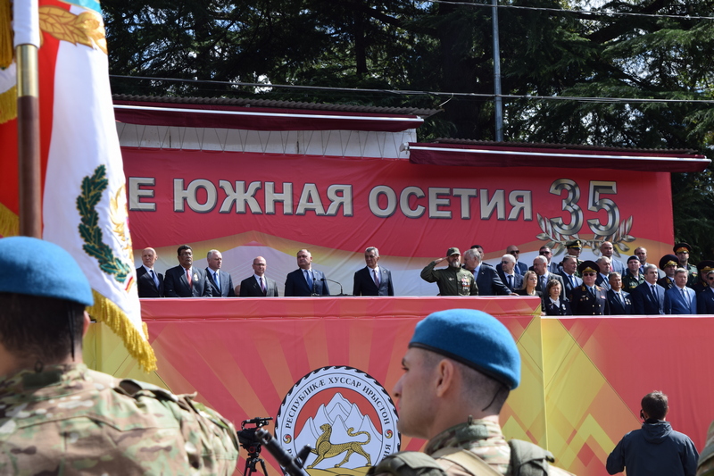 glv1736. Военный парад в честь празднования 35-й годовщины Республики Южная Осетия