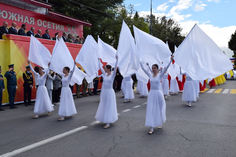 h2h0j9su. Военный парад в честь празднования 35-й годовщины Республики Южная Осетия