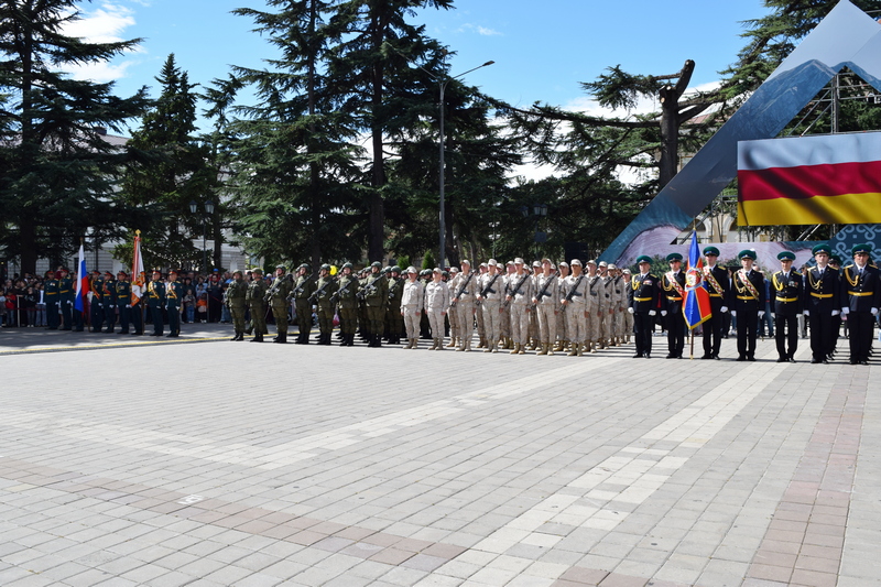 h8qatsq. Военный парад в честь празднования 35-й годовщины Республики Южная Осетия