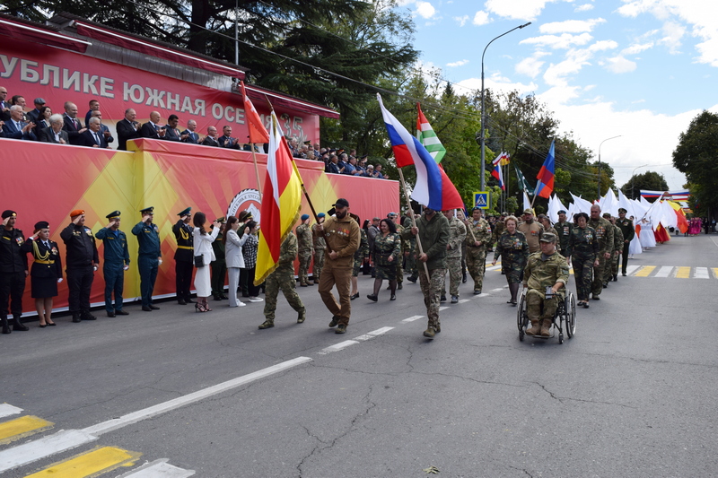 idpcmjw. Военный парад в честь празднования 35-й годовщины Республики Южная Осетия