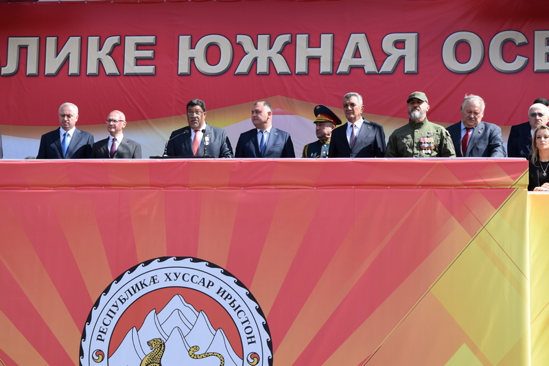 jc8cn3jb. Военный парад в честь празднования 35-й годовщины Республики Южная Осетия