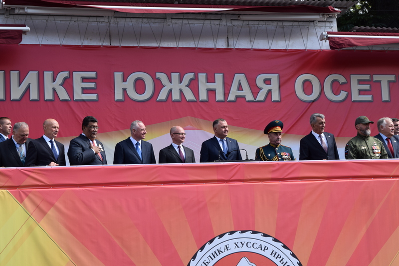 k7u5vtwc. Военный парад в честь празднования 35-й годовщины Республики Южная Осетия