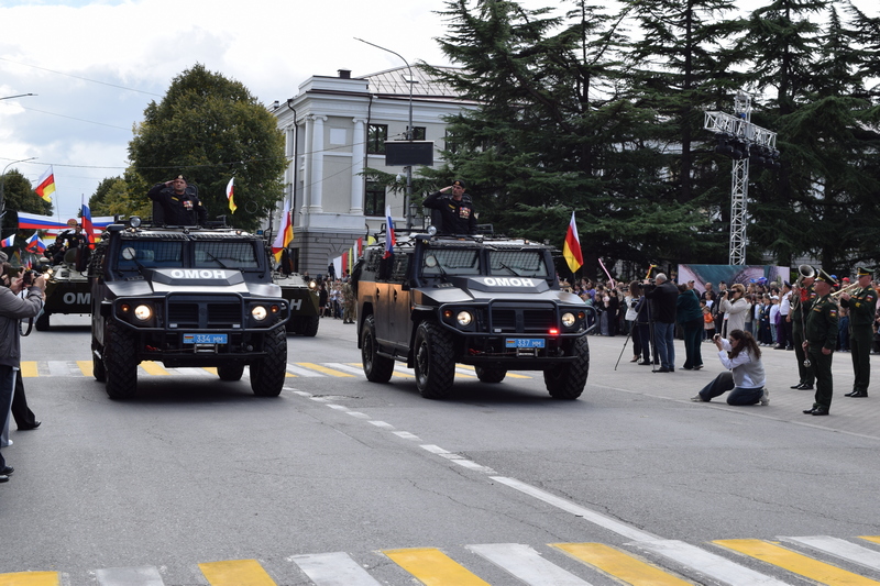 l37oo10. Военный парад в честь празднования 35-й годовщины Республики Южная Осетия